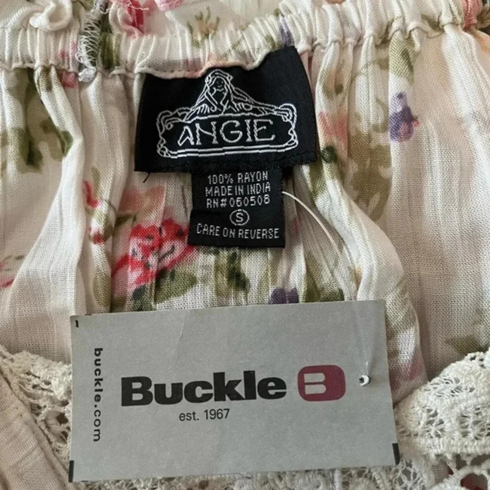 Angie Floral Buckle Top Brand New with Tags Size Small - Picture 8 of 8